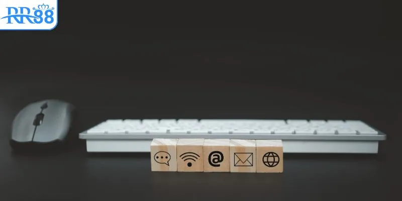 Chat trực tiếp qua website